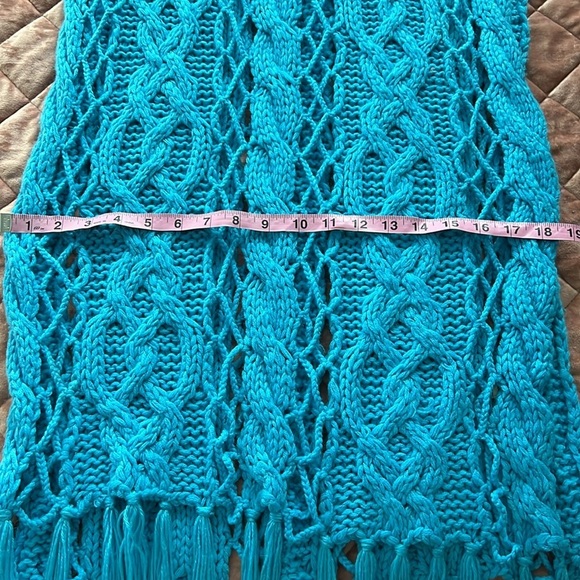 Vibrant Oversized unique Blue Knit Scarf - Picture 5 of 9